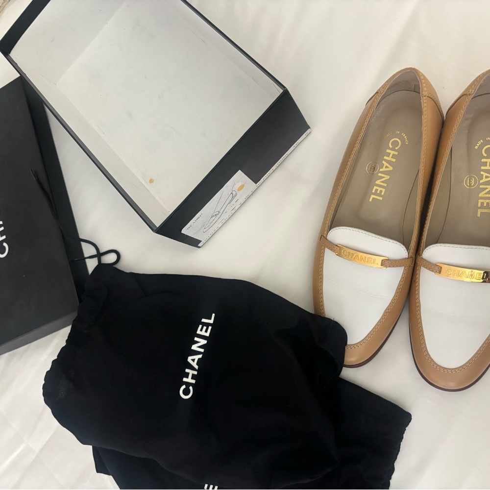 Chanel Women's Tan and White Loafers - Picture 2 of 5